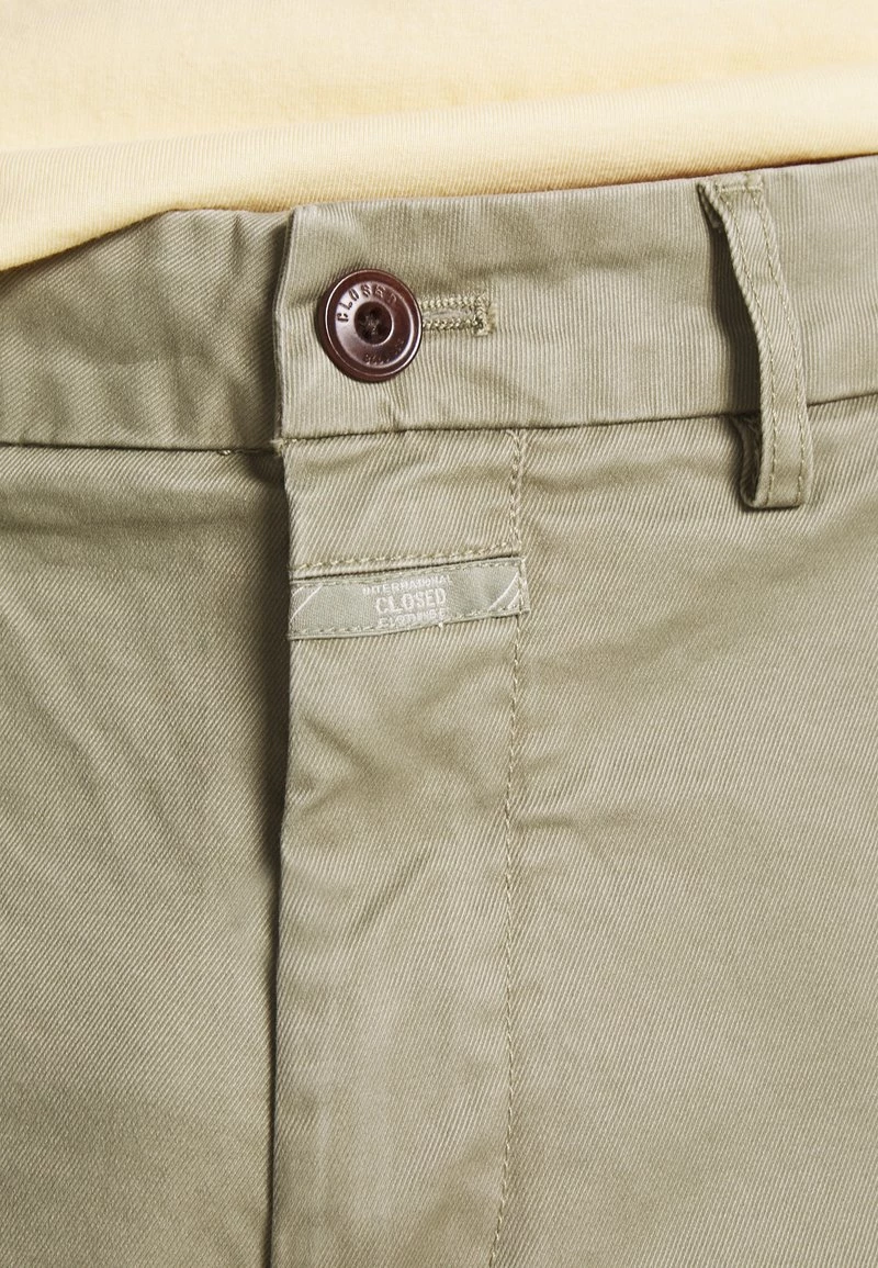 CLOSED ATELIER TAPERED Chino Pale Khaki Homme 7 CLOSED ATELIER TAPERED Chino Pale Khaki Homme – Image 5