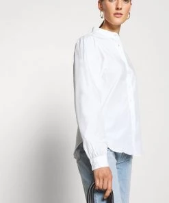 CLOSED EVIE Chemisier White Femme 13 CLOSED EVIE Chemisier White Femme -Promos CLOSED Magasin 58f431de3a934c95bf5efb414b01a730