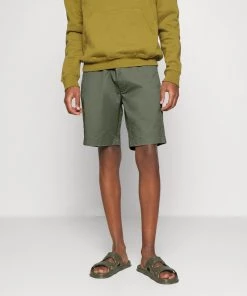 CLOSED CLASSIC Short Dried Basil Homme