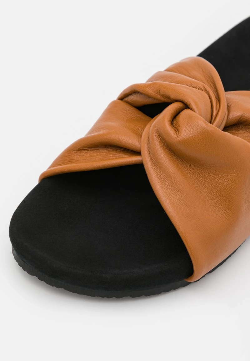 CLOSED Femme KYOMI Mules Gold Earth 9 CLOSED Femme KYOMI Mules Gold Earth – Image 7