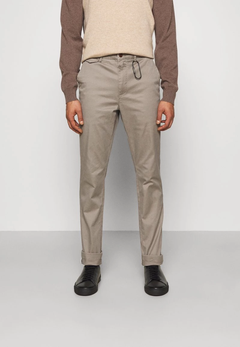 CLOSED ATELIER TAPERED Chino Muddy Beige Homme 3 CLOSED ATELIER TAPERED Chino Muddy Beige Homme