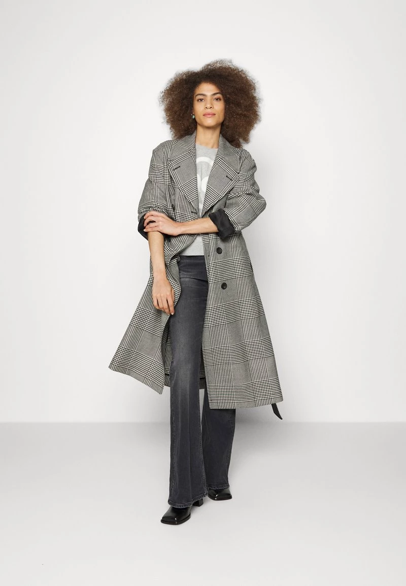 CLOSED Femme RAWLIN Jean Flare Dark Grey 4 CLOSED Femme RAWLIN Jean Flare Dark Grey – Image 2