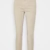 CLOSED JACK Pantalon Classique Dried Teak Femme 1 CLOSED JACK Pantalon Classique Dried Teak Femme -Promos CLOSED Magasin 6d7f70fa91a24cb38e65c558739bab1d