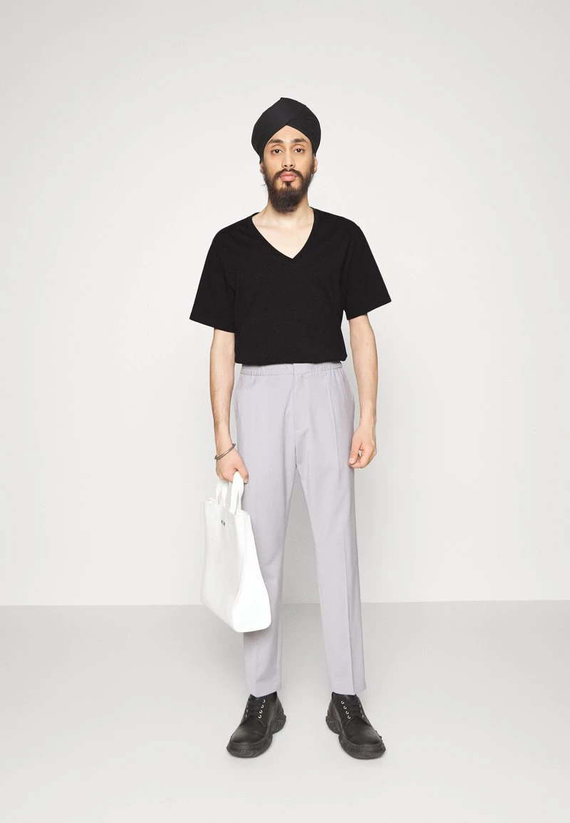 CLOSED VNECK T Shirt Basique Black Homme 4 CLOSED VNECK T Shirt Basique Black Homme – Image 2