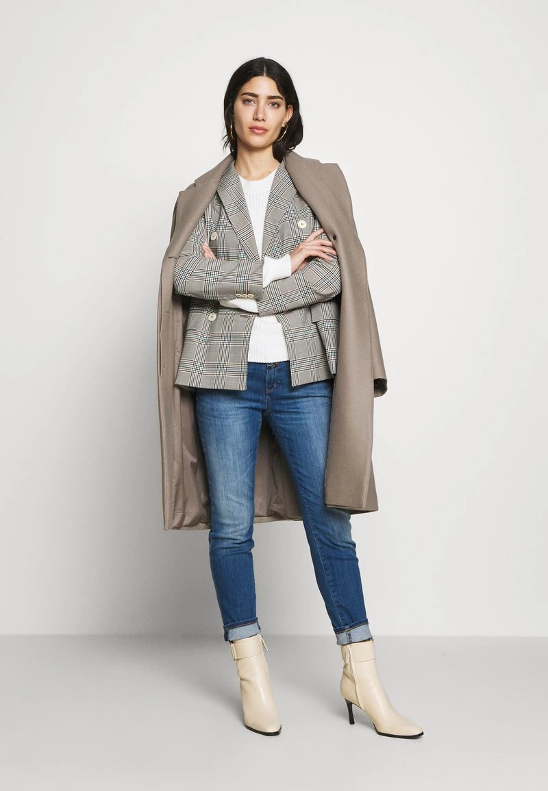 CLOSED Femme BAKER Jean Slim Mid Blue 4 CLOSED Femme BAKER Jean Slim Mid Blue – Image 2