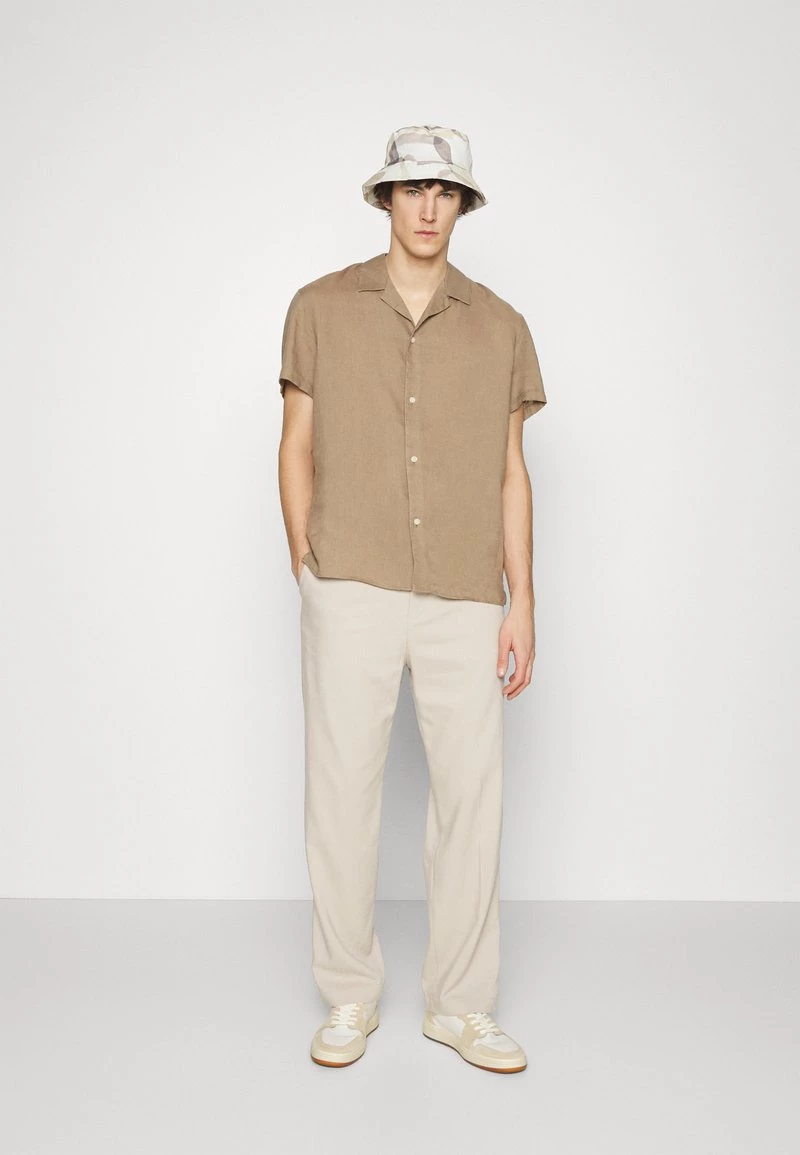 CLOSED LIVINGTON WIDE Pantalon Classique Grain Beige Homme 4 CLOSED LIVINGTON WIDE Pantalon Classique Grain Beige Homme – Image 2