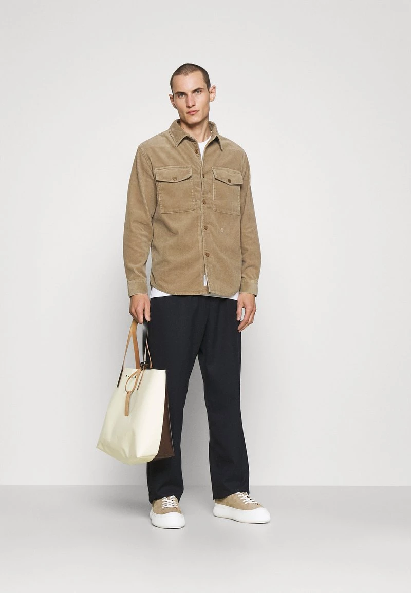 CLOSED Homme LIVINGTON WIDE Pantalon Classique Dark Night 4 CLOSED Homme LIVINGTON WIDE Pantalon Classique Dark Night – Image 2