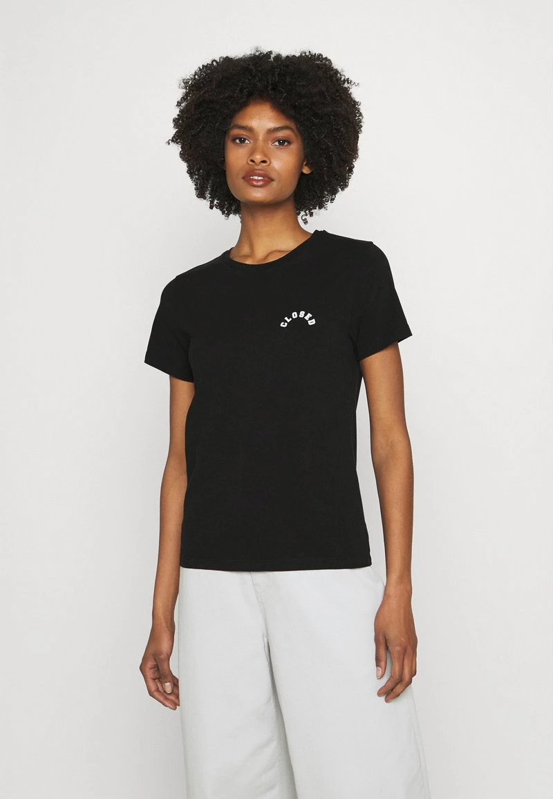 CLOSED Femme CREW NECK WITH LOGO ON CHEST T Shirt Imprimé Black 7 CLOSED Femme CREW NECK WITH LOGO ON CHEST T Shirt Imprimé Black – Image 5