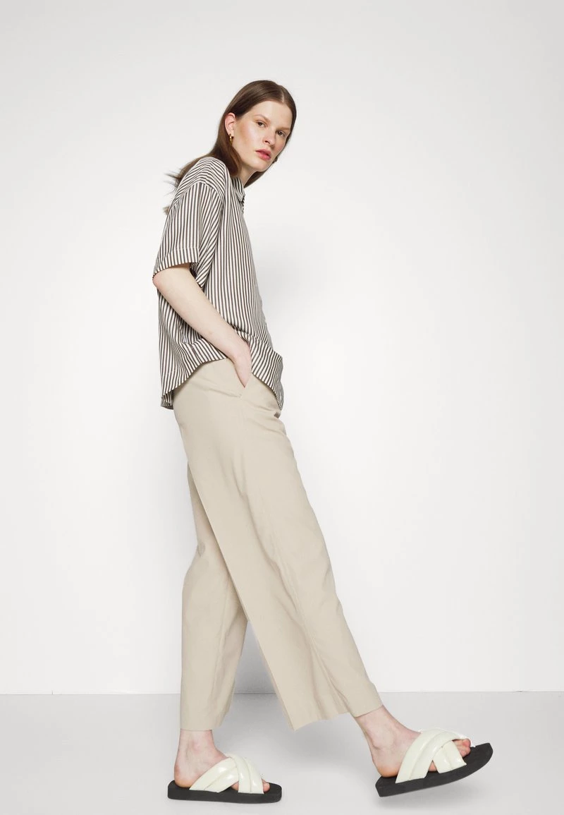 CLOSED DOLA Pantalon Classique Grain Beige Femme 7 CLOSED DOLA Pantalon Classique Grain Beige Femme – Image 5