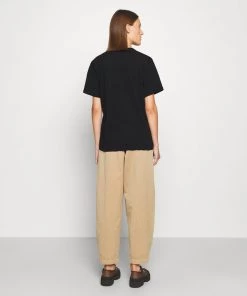 CLOSED WOMEN'S T Shirt Basique Black Femme 11 CLOSED WOMEN'S T Shirt Basique Black Femme -Promos CLOSED Magasin 770eeae75db447a7ab0d32144066a818