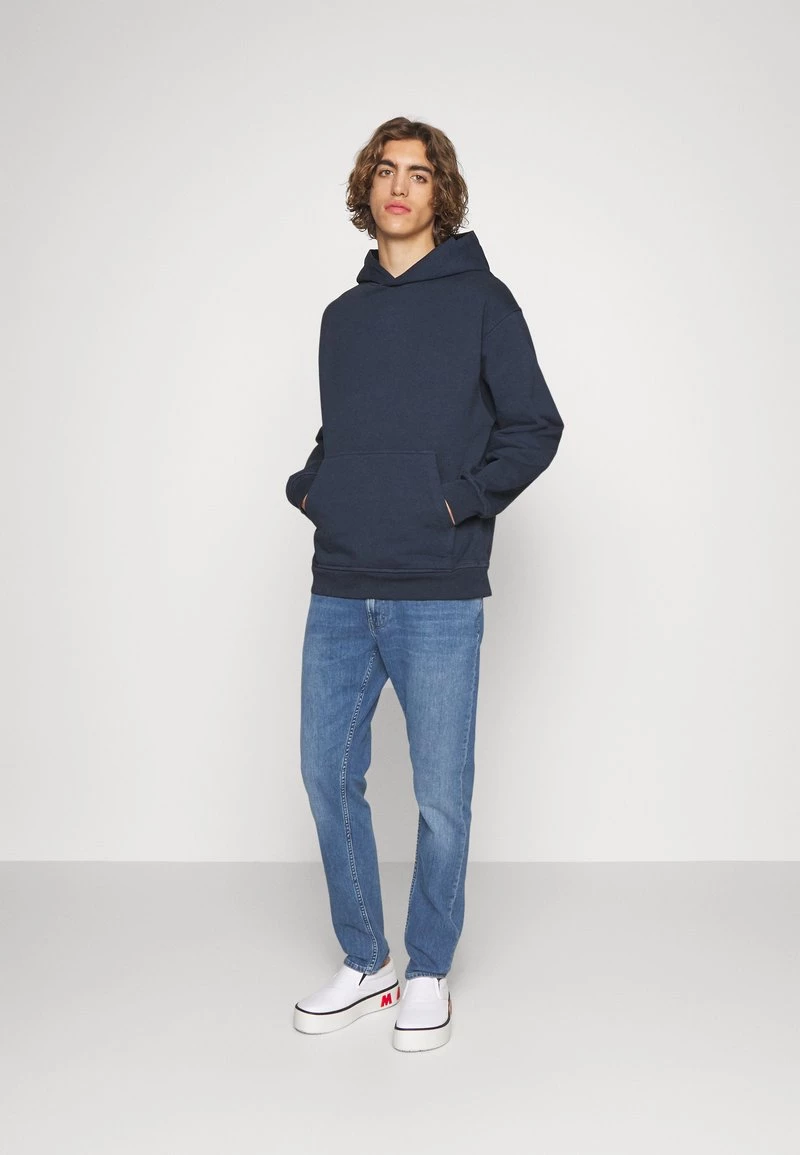 CLOSED COOPER TAPERED Jeans Fuselé Mid Blue Homme 4 CLOSED COOPER TAPERED Jeans Fuselé Mid Blue Homme – Image 2