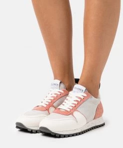 CLOSED Femme PEPPER Baskets Basses Sandstone