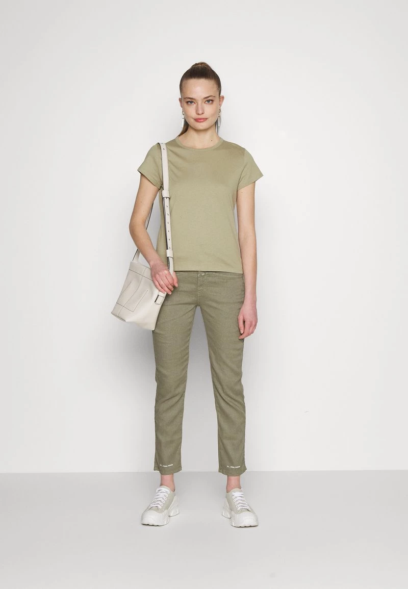 CLOSED PEDAL PUSHER Pantalon Classique Dried Basil Femme 4 CLOSED PEDAL PUSHER Pantalon Classique Dried Basil Femme – Image 2