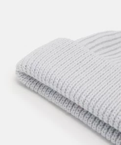 CLOSED UNISEX Bonnet Platinum White -Promos CLOSED Magasin 7fda587cd4464997a61cf8e229721d1e