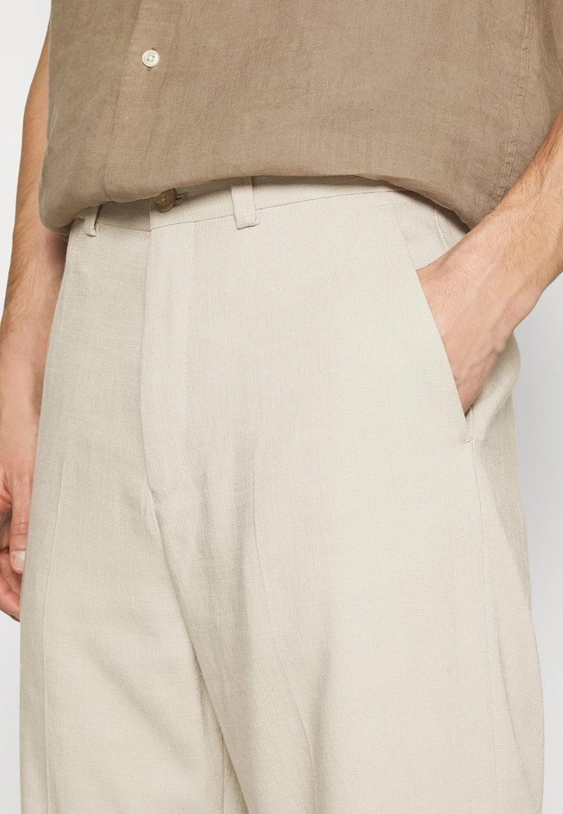 CLOSED LIVINGTON WIDE Pantalon Classique Grain Beige Homme 7 CLOSED LIVINGTON WIDE Pantalon Classique Grain Beige Homme – Image 5