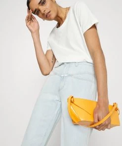 CLOSED PEDAL PUSHER Jean Boyfriend Light Blue Femme 11 CLOSED PEDAL PUSHER Jean Boyfriend Light Blue Femme -Promos CLOSED Magasin 8272ceb8676b4ac793b0a513f4595662