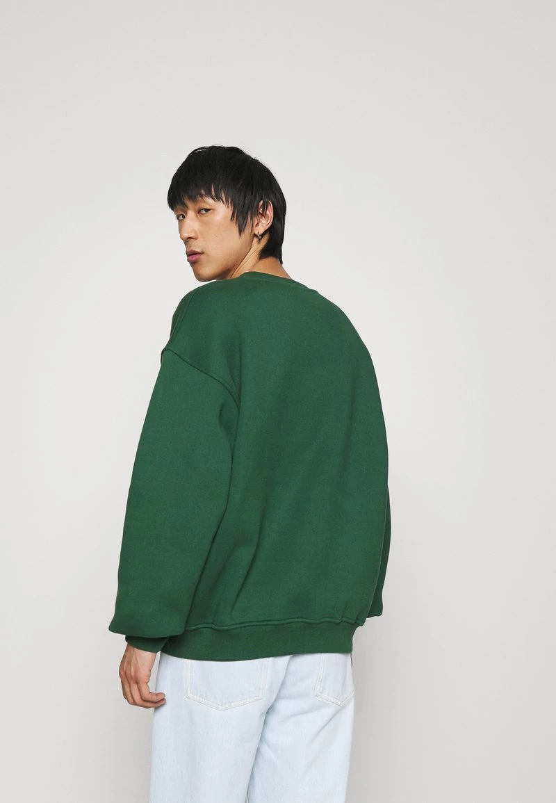 CLOSED Homme CLASSIC EMBROIDERY CREWNECK Sweatshirt Fir Green 5 CLOSED Homme CLASSIC EMBROIDERY CREWNECK Sweatshirt Fir Green – Image 3