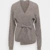 CLOSED Femme WOMEN´S WRAP CARDIGAN MIDI Gilet Grey Heather Melange 1 CLOSED Femme WOMEN´S WRAP CARDIGAN MIDI Gilet Grey Heather Melange -Promos CLOSED Magasin 87ff27564ba84d948ac4c2281b3ccd4f