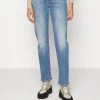 CLOSED Femme RENTON Jean Boyfriend Mid Blue