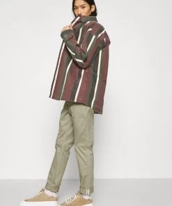 CLOSED ATELIER TAPERED Chino Pale Khaki Homme 13 CLOSED ATELIER TAPERED Chino Pale Khaki Homme -Promos CLOSED Magasin 8af3017cafcc4140a5133aaa99dc5374