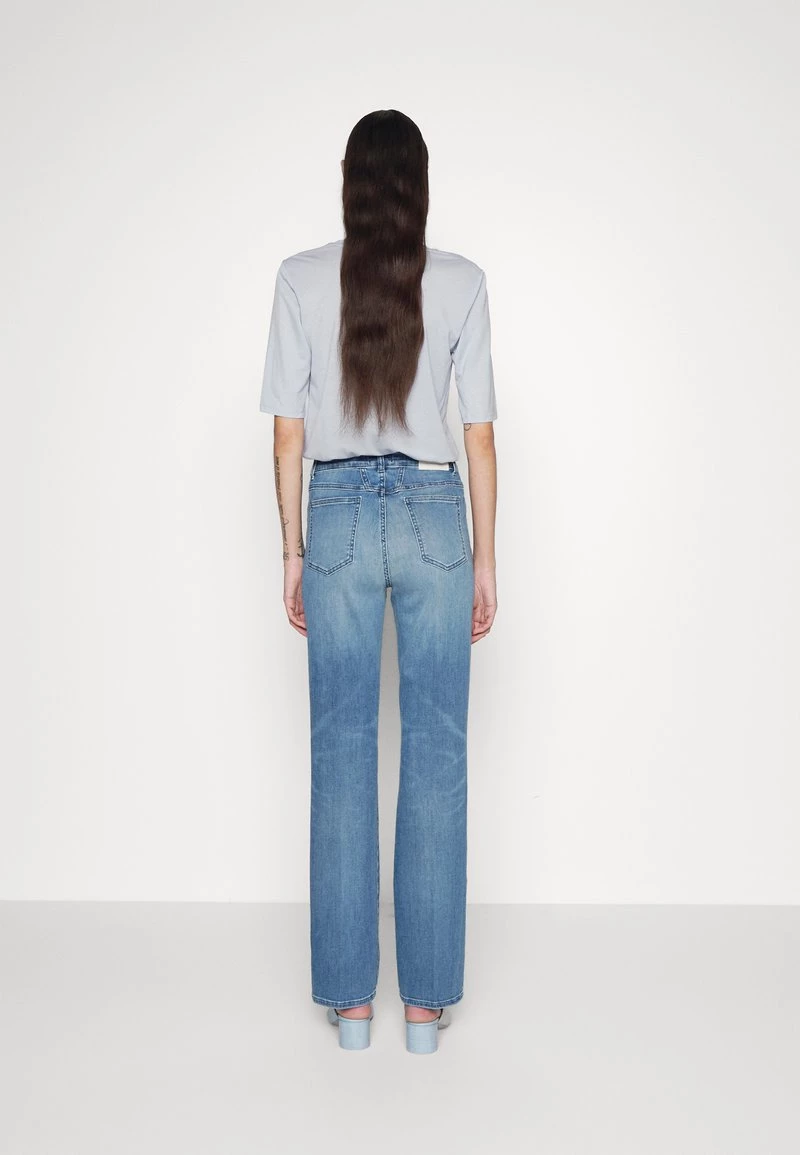 CLOSED Femme LEAF Jean Bootcut Mid Blue 5 CLOSED Femme LEAF Jean Bootcut Mid Blue – Image 3