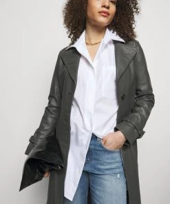 CLOSED BAYLIN Jean Flare Light Blue Femme 12 CLOSED BAYLIN Jean Flare Light Blue Femme -Promos CLOSED Magasin 8c3059a62eec427a811cc01c514ea76c