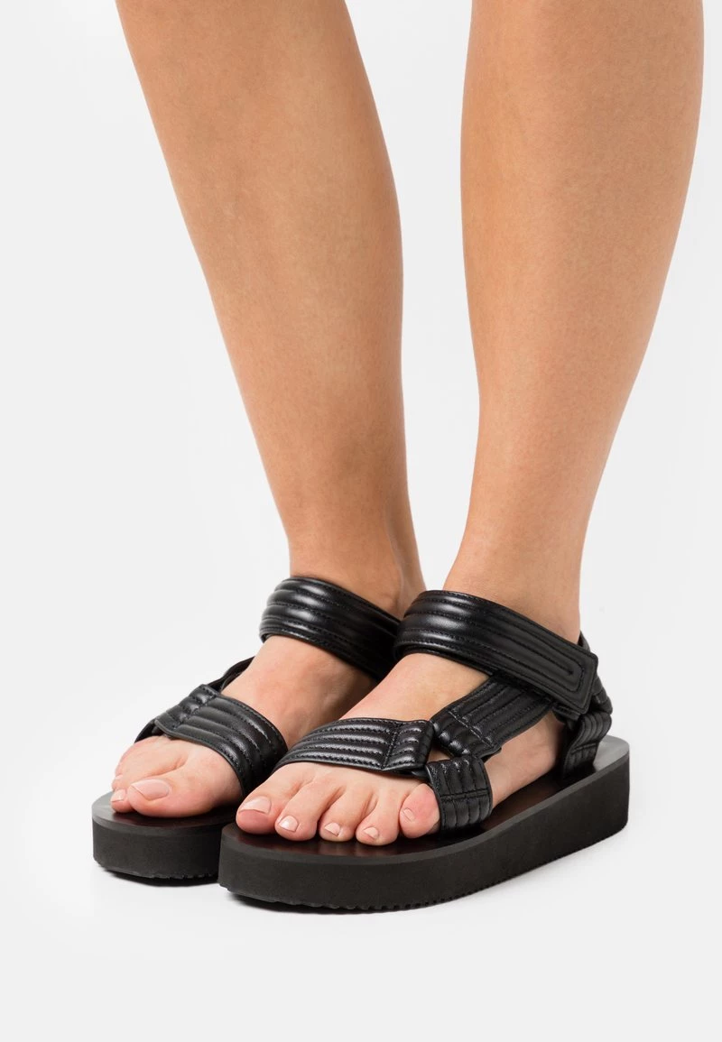 CLOSED Femme YLVA Sandales à Plateforme Black 3 CLOSED Femme YLVA Sandales à Plateforme Black