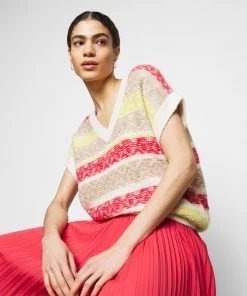 CLOSED MERI Jupe Plissée Amaranth Red Femme -Promos CLOSED Magasin 8fdb12343b6f432296d3bf75903ceff3