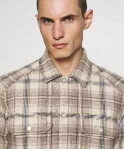 CLOSED ARMY OVER SHIRT Veste Mi Saison Ecru Homme 11 CLOSED ARMY OVER SHIRT Veste Mi Saison Ecru Homme -Promos CLOSED Magasin 932f0500f0934eca9d8a18b8665d479b