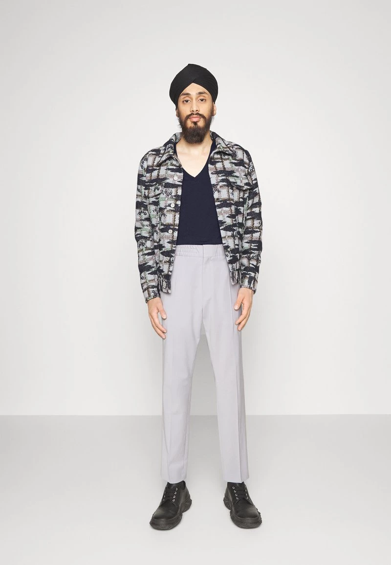 CLOSED Homme VNECK T Shirt Basique Dark Night 4 CLOSED Homme VNECK T Shirt Basique Dark Night – Image 2