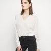CLOSED Femme Pullover Ivory 1 CLOSED Femme Pullover Ivory -Promos CLOSED Magasin 96a441e3c30044c190c847a340d77699