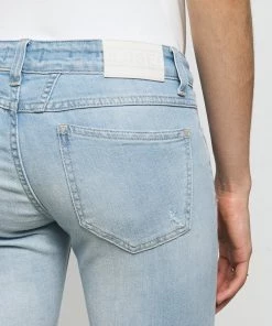 CLOSED Femme STARLET Jean Slim Light Blue 11 CLOSED Femme STARLET Jean Slim Light Blue -Promos CLOSED Magasin 97d50005a3cd4b9fa8bede79ea01242d