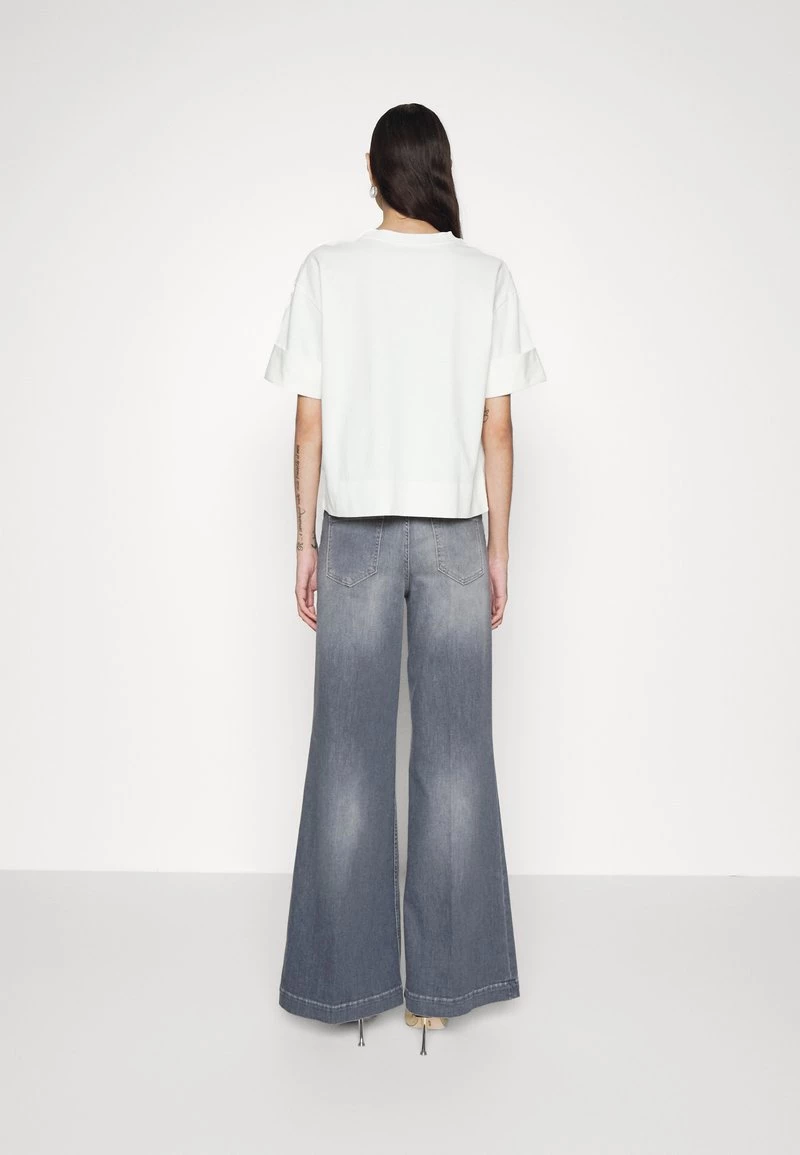 CLOSED GLOW UP Jean Flare Mid Grey Femme 5 CLOSED GLOW UP Jean Flare Mid Grey Femme – Image 3