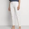 CLOSED Femme JACK Chino Ivory 1 CLOSED Femme JACK Chino Ivory -Promos CLOSED Magasin 9db8207afe0644a0b8285d862ee8b41f