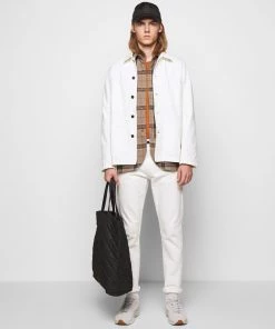 CLOSED COOPER TAPERED Jeans Fuselé Ivory Homme 9 CLOSED COOPER TAPERED Jeans Fuselé Ivory Homme -Promos CLOSED Magasin a326bd090ef644d3b75c37300b49e4ad