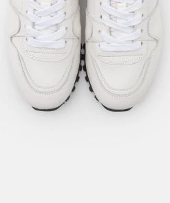 CLOSED Femme PEPPER Baskets Basses White 15 CLOSED Femme PEPPER Baskets Basses White -Promos CLOSED Magasin a5f3de9619b5469981b67e5ec92e6b86