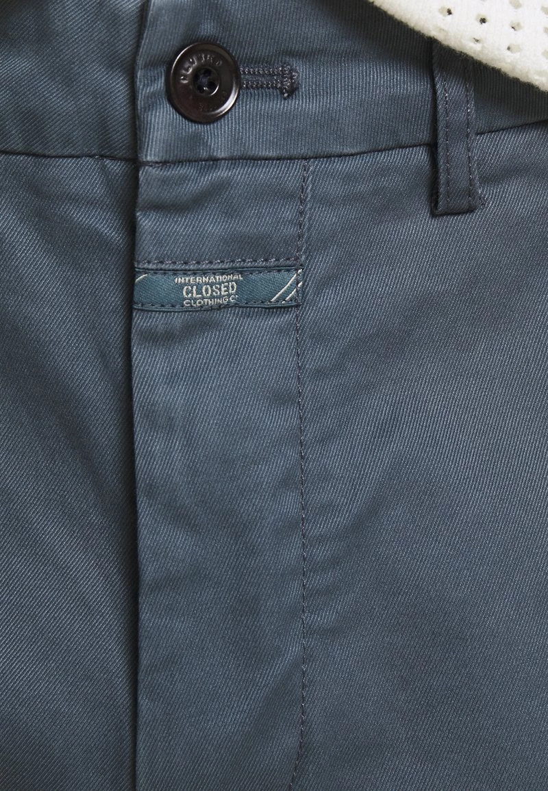 CLOSED Homme ATELIER TAPERED Chino Blue Slate 7 CLOSED Homme ATELIER TAPERED Chino Blue Slate – Image 5