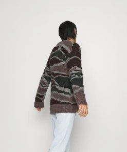 CLOSED CARDIGAN Gilet Sacramento Green Homme 11 CLOSED CARDIGAN Gilet Sacramento Green Homme -Promos CLOSED Magasin a8f450a20f5c488198091ecc9841b1a3