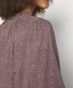 CLOSED KARI Robe De Jour Amaranth Red Femme 16 CLOSED KARI Robe De Jour Amaranth Red Femme -Promos CLOSED Magasin a94ff93bdeb542879573aa88493eced5