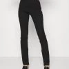 CLOSED KYLA Pantalon Classique Black Femme -Promos CLOSED Magasin ad0ee66d340540fcbc8251e645f820fd