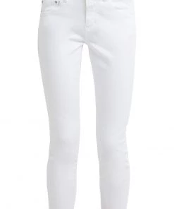 CLOSED BAKER Jean Slim White Femme 10 CLOSED BAKER Jean Slim White Femme -Promos CLOSED Magasin ad92ffc51c374f36ae545fac61880ba6