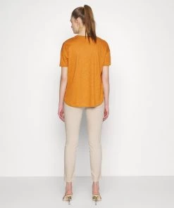 CLOSED BAKER Pantalon Classique Grain Beige Femme 9 CLOSED BAKER Pantalon Classique Grain Beige Femme -Promos CLOSED Magasin ad93d003ef034924abeb0a6a9f96e81c