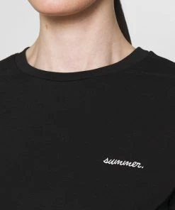 CLOSED T Shirt Basique Black Femme 14 CLOSED T Shirt Basique Black Femme -Promos CLOSED Magasin ad99be9ef22e434ea6961a1cfca1633b