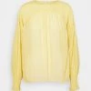 CLOSED Femme SALMA Blouse Strong Mustard 1 CLOSED Femme SALMA Blouse Strong Mustard -Promos CLOSED Magasin adbc4294c7754bfcaa9ec5a27da01428