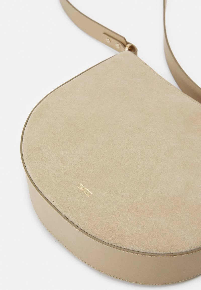 CLOSED HALF ROUND BAG Sac Bandoulière Dried Teak Femme 6 CLOSED HALF ROUND BAG Sac Bandoulière Dried Teak Femme – Image 4