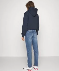 CLOSED COOPER TAPERED Jeans Fuselé Mid Blue Homme 9 CLOSED COOPER TAPERED Jeans Fuselé Mid Blue Homme -Promos CLOSED Magasin ae77c9d0a05d4a39a60b9a523b7bf3c1