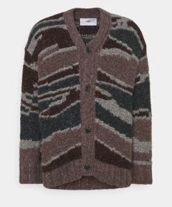 CLOSED CARDIGAN Gilet Sacramento Green Homme 14 CLOSED CARDIGAN Gilet Sacramento Green Homme -Promos CLOSED Magasin aea4e272c6c94fa5ad3c253ae75d24e0