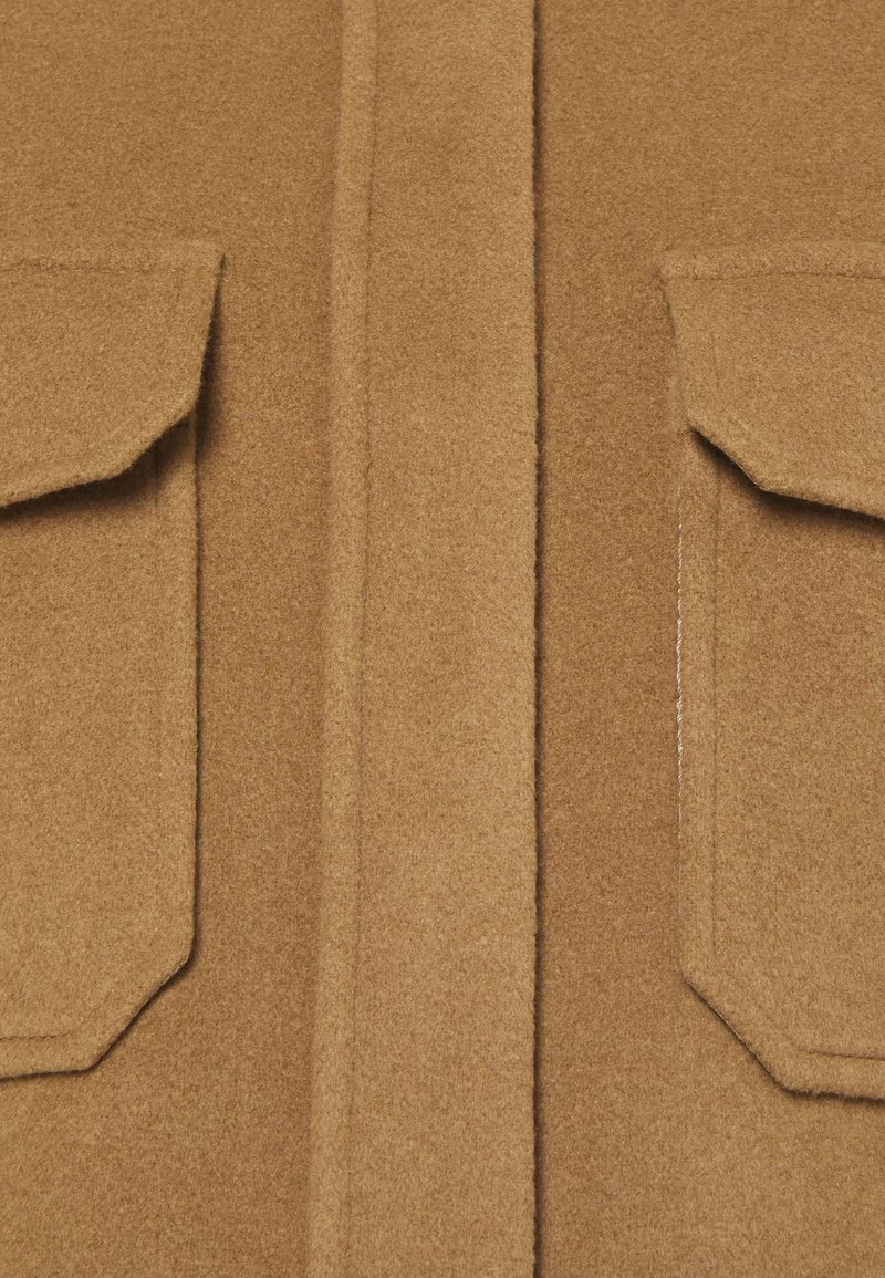 CLOSED KALLY Manteau Court Dark Tan Femme 5 CLOSED KALLY Manteau Court Dark Tan Femme – Image 3