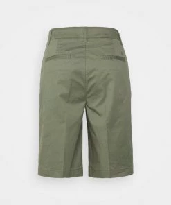 CLOSED BERMUDA Short Dried Basil Femme 6 CLOSED BERMUDA Short Dried Basil Femme -Promos CLOSED Magasin b896ea4423394816977ad2b7107a88e2