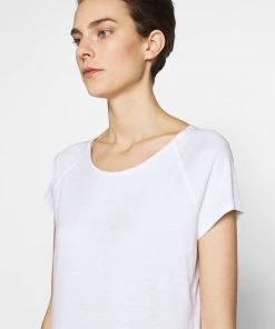 CLOSED WOMEN´S T Shirt Basique White Femme 11 CLOSED WOMEN´S T Shirt Basique White Femme -Promos CLOSED Magasin b9043e4216d34445b357453c918bbe49